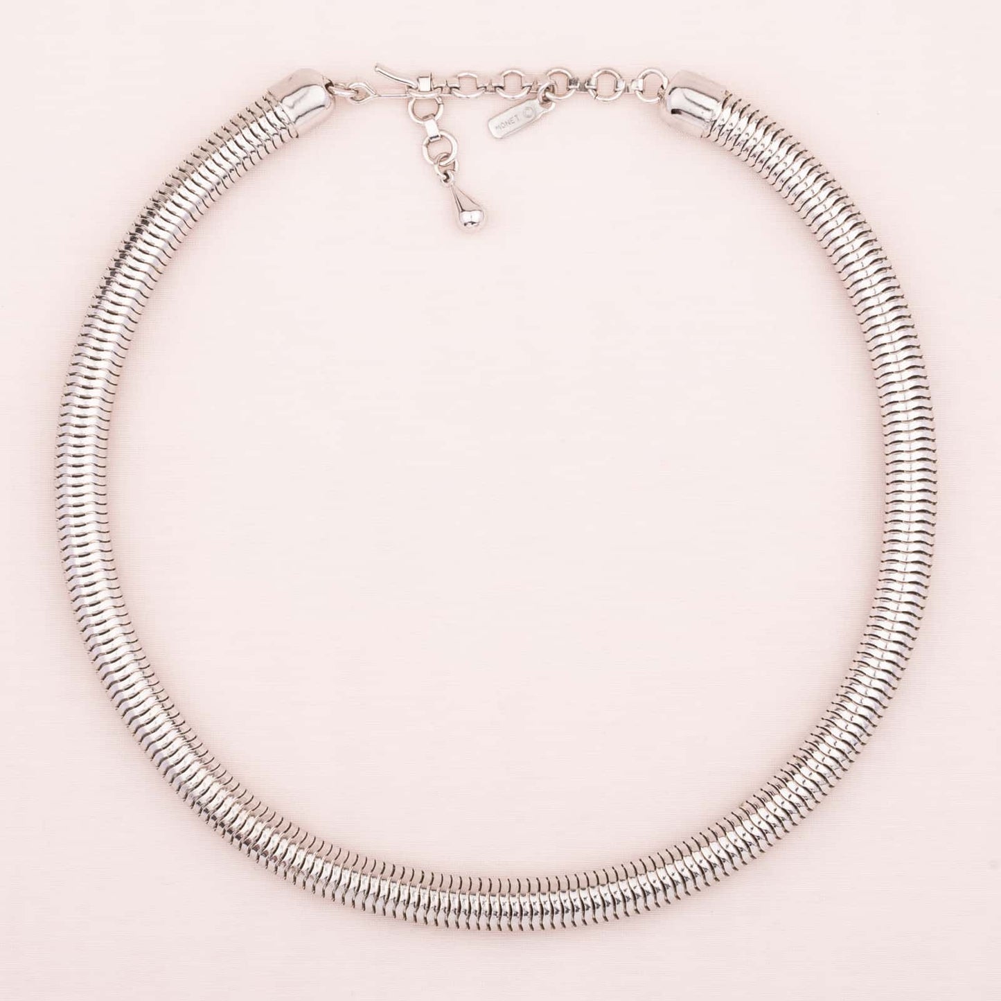 Silberfarbene Schlangenkette von Monet