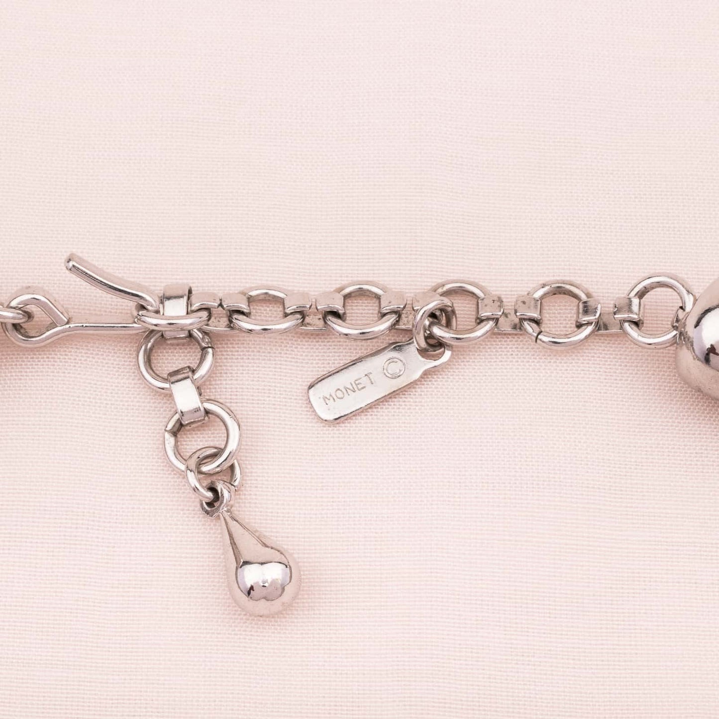 Silberfarbene Schlangenkette von Monet Verschluss