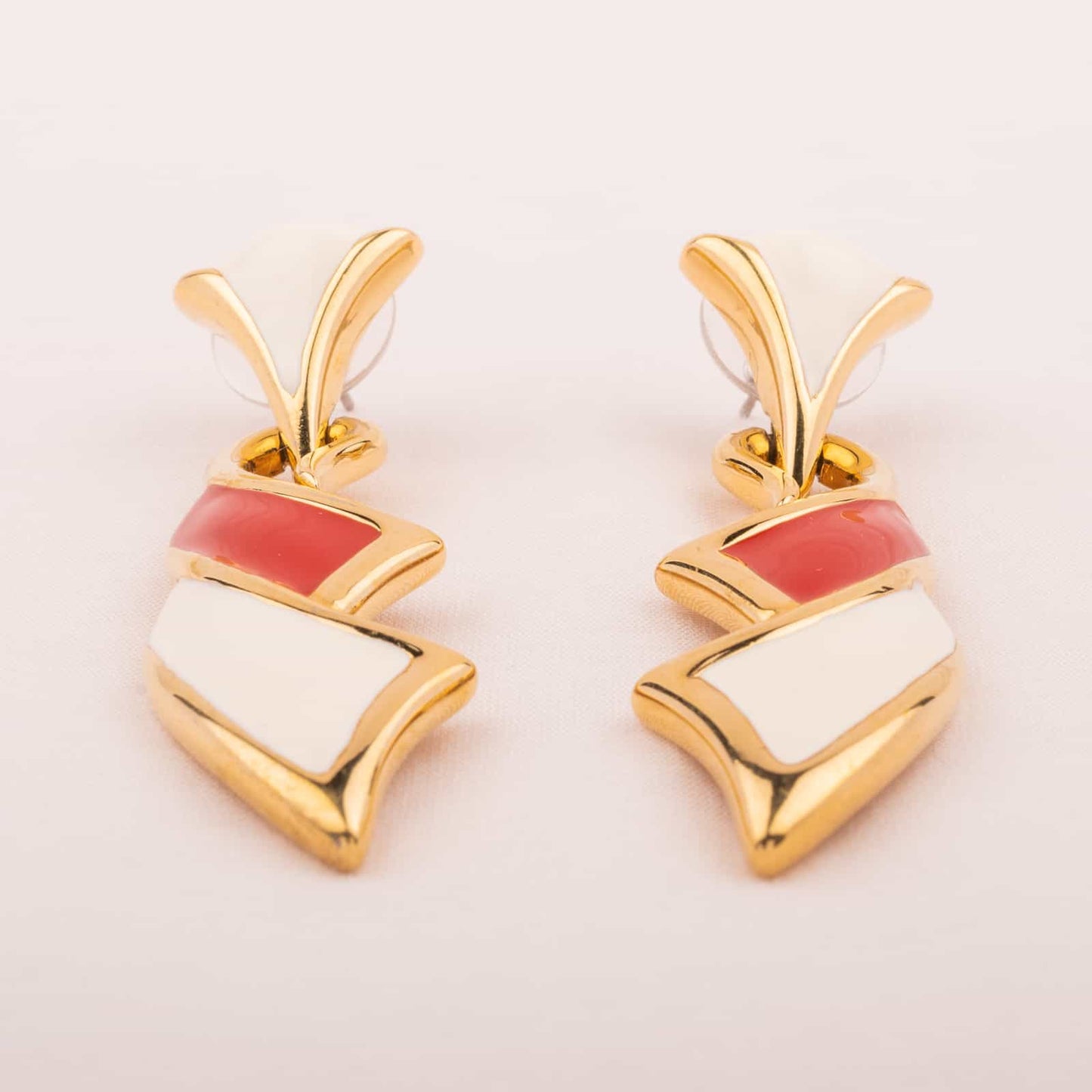 Monet-80s-Ohrringe-Rot-Creme-Emailliert