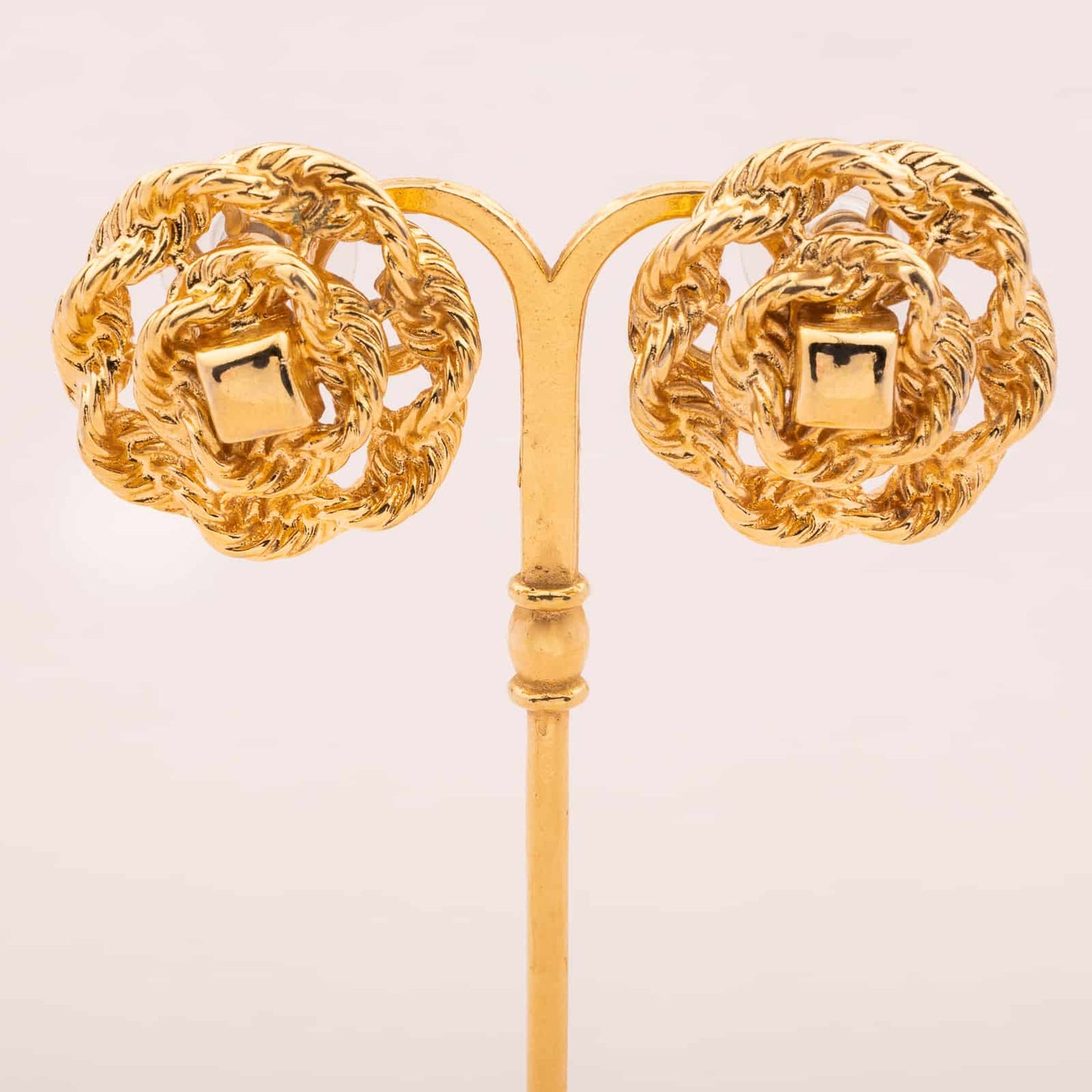 Monet-vergoldete-Ohrringe-durchbrochen-im-Kordel-Design