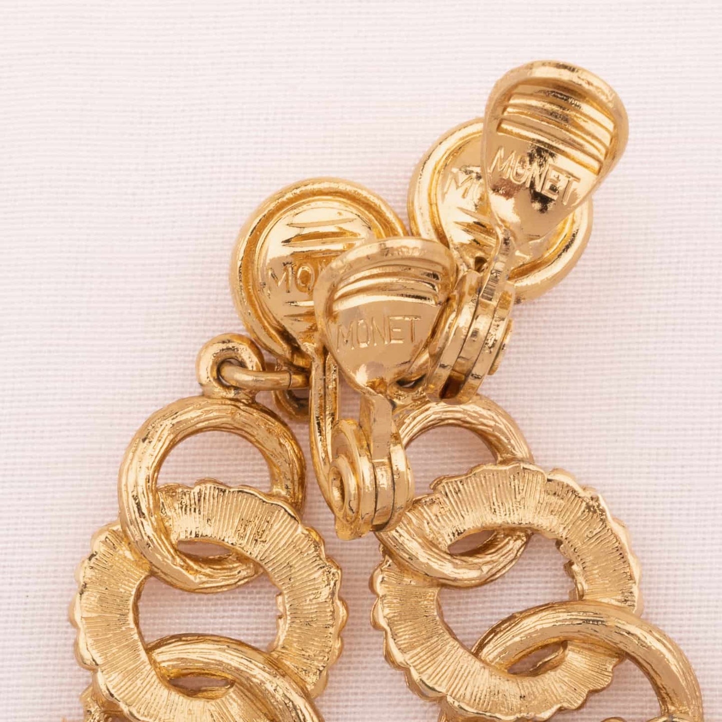 Monet-lange-vergoldete-Kettenglieder-Vintage-Ohrringe-Signatur