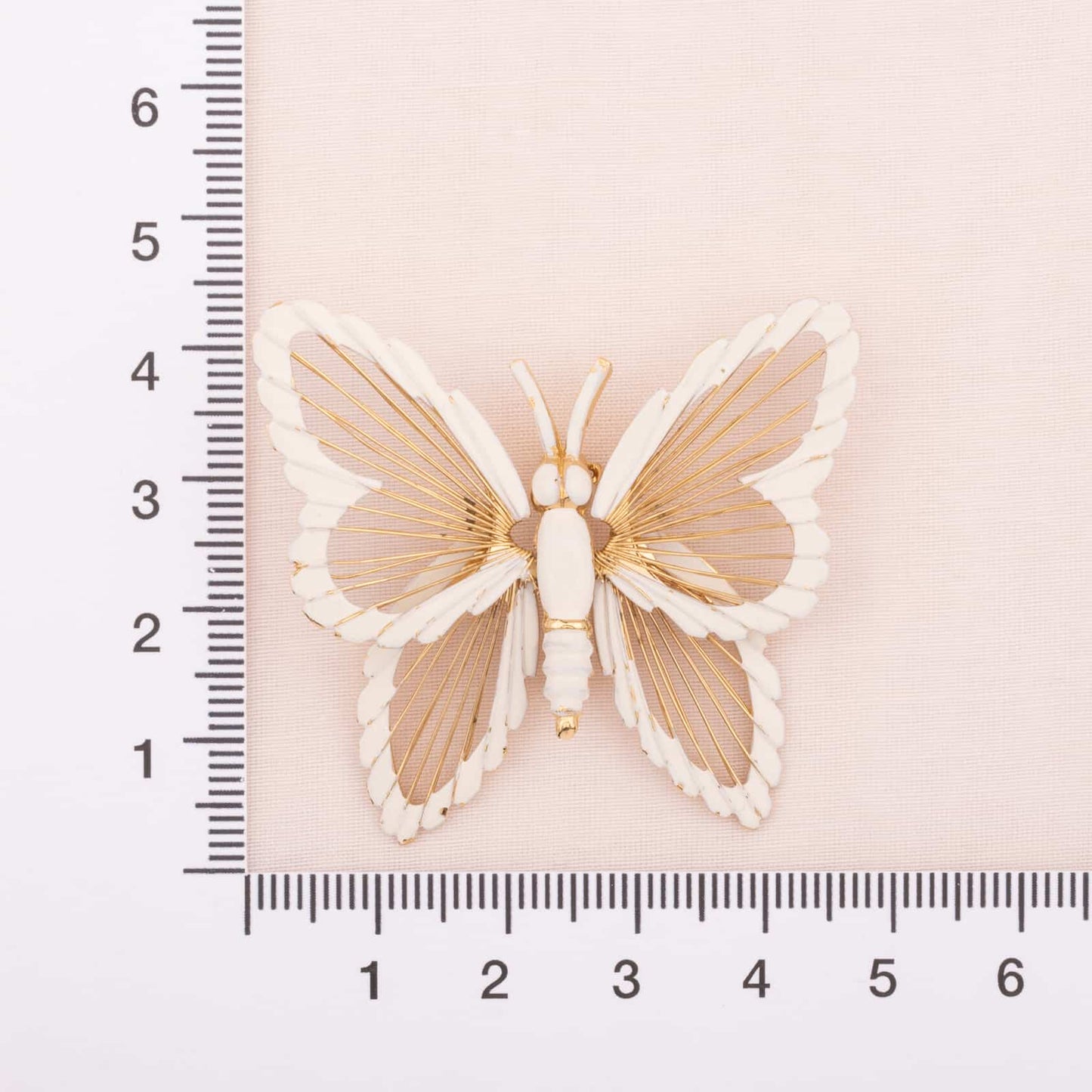 Monet-Schmetterling-Brosche-weiß-emailliert