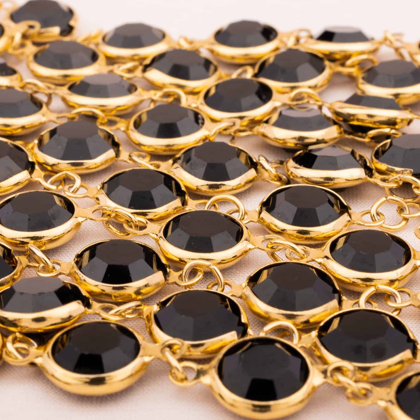 Swarovski-lange-Halskette-runde-schwarze-Kristalle