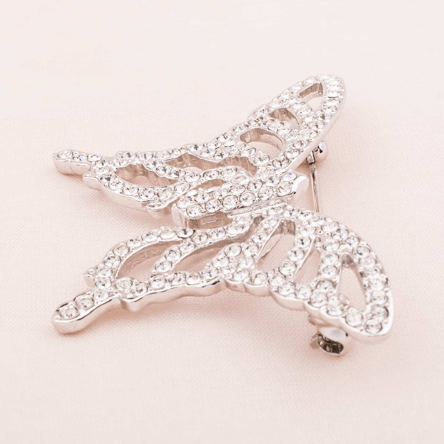 Swarovski-silberfarbene-Schmetterling-Brosche