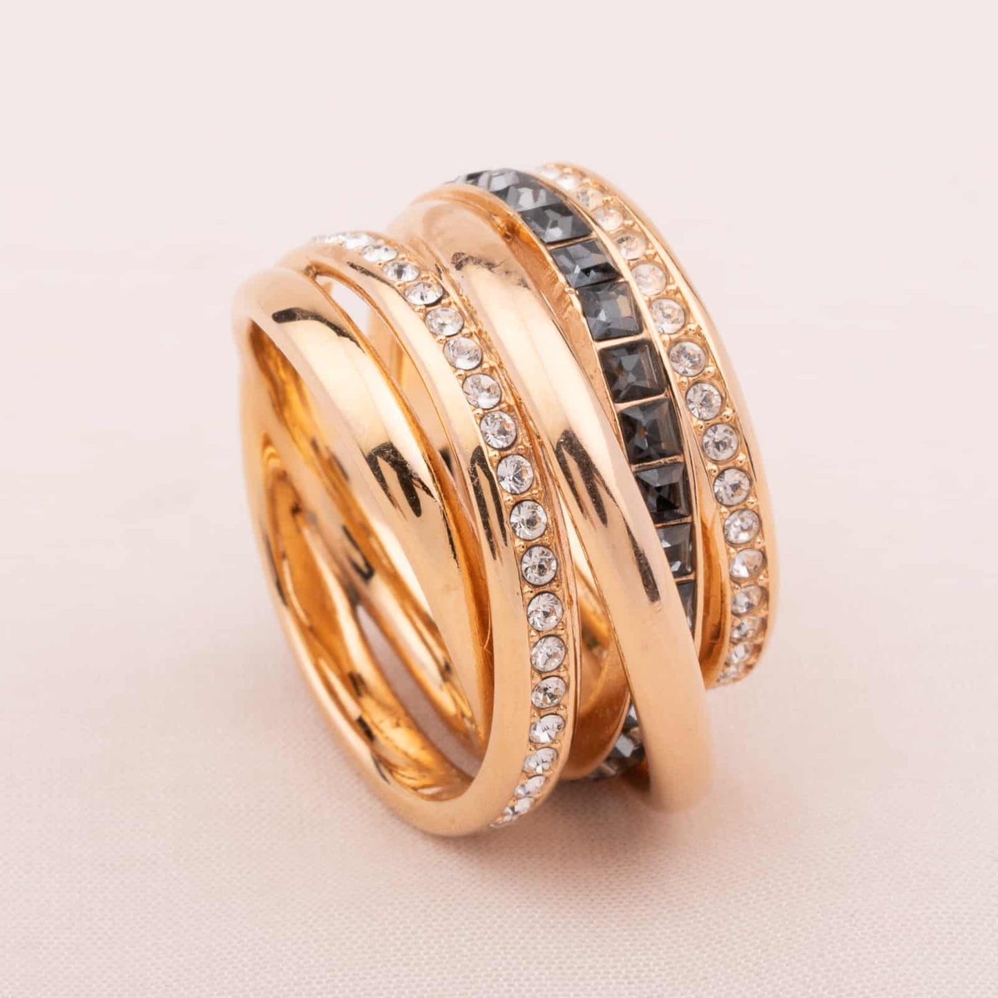 Swarovski-Ring-in-Wickeloptik-mit-blauen-Kristallen