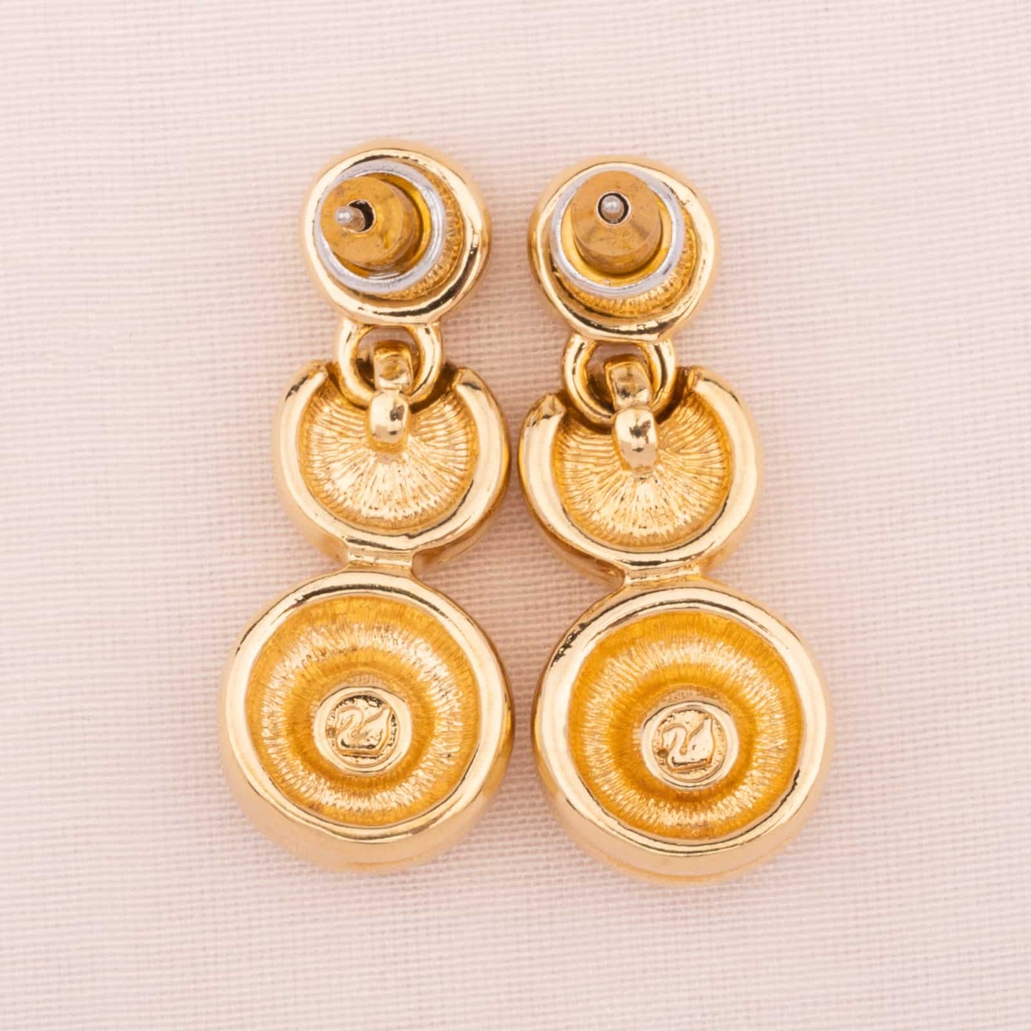 Swarovski-drei-runde-Kristalle-als-Hänger-Ohrringe-Rückseiten-Signatur