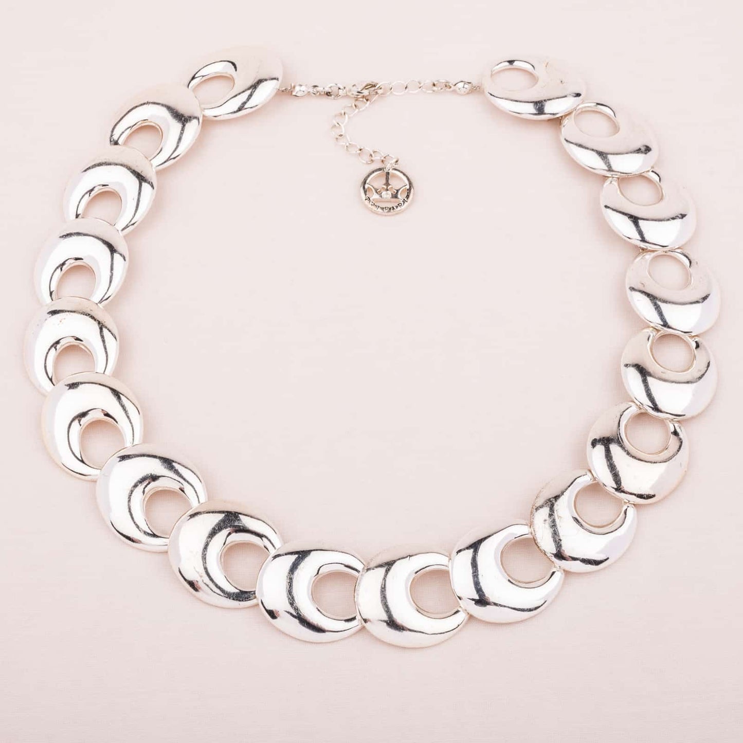 Trifari-silberfarbenes-Collier-ovale-Metallelemente-90s