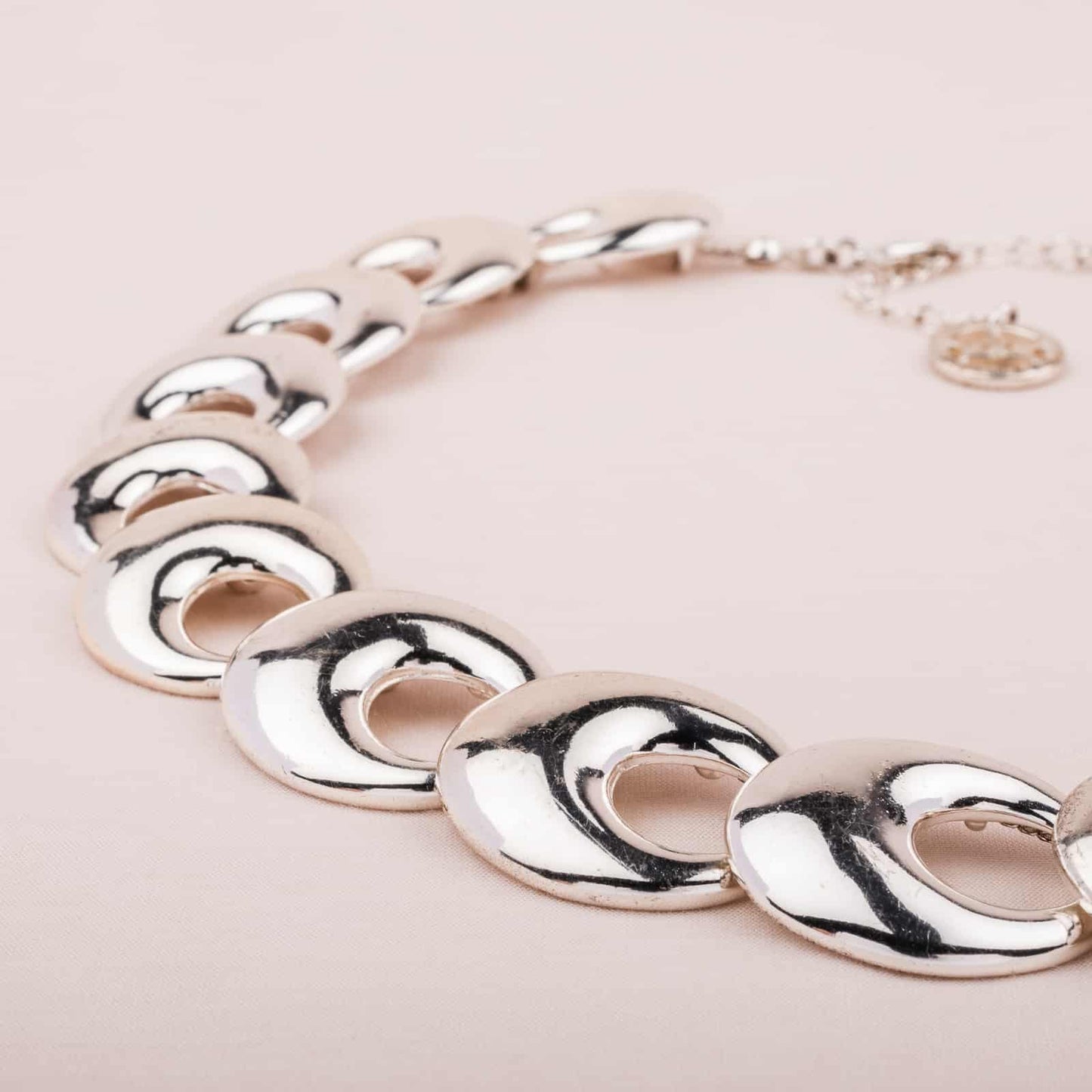 Trifari-silberfarbenes-Collier-ovale-Metallelemente-90s