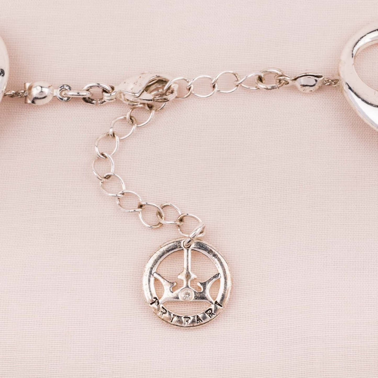 Trifari-silberfarbenes-Collier-Signatur-90s