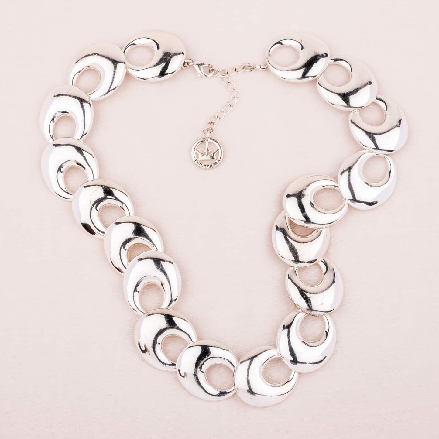 Trifari-silberfarbenes-Collier-ovale-Metallelemente-90s