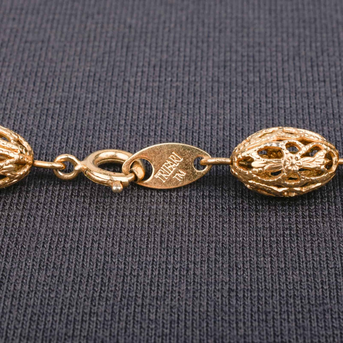 Trifari-Perlenkette-Filigreè-Metallperlen-90s-Signatur