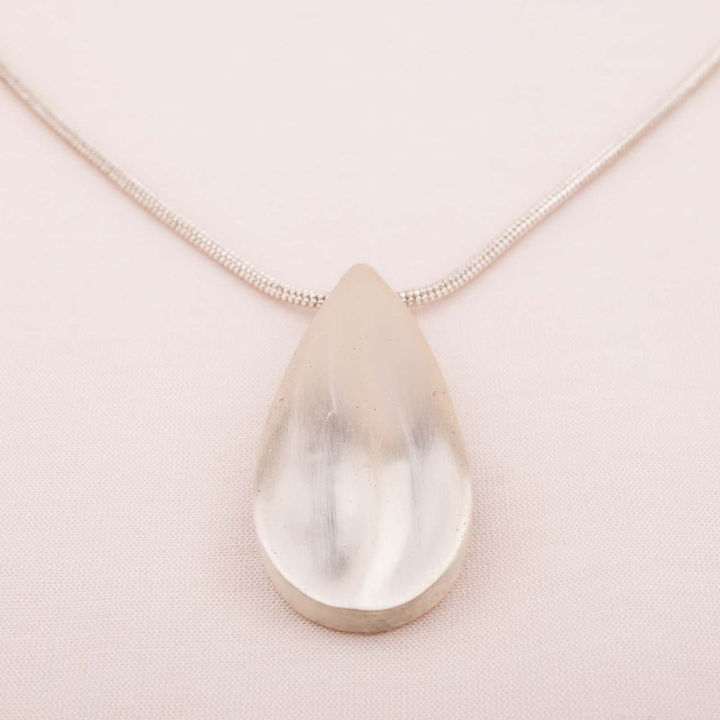 Trifari-Kette-silberfarben-Metalltropfen-Anhänger
