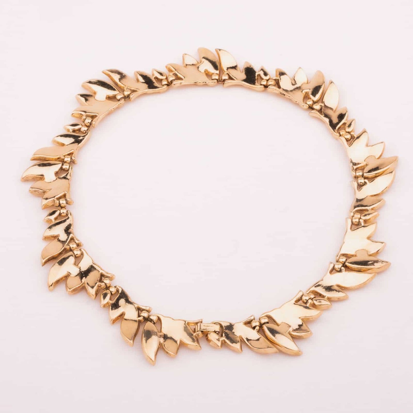 Trifari-Halskette-vergoldetes-Blätter-Collier-Rückseite