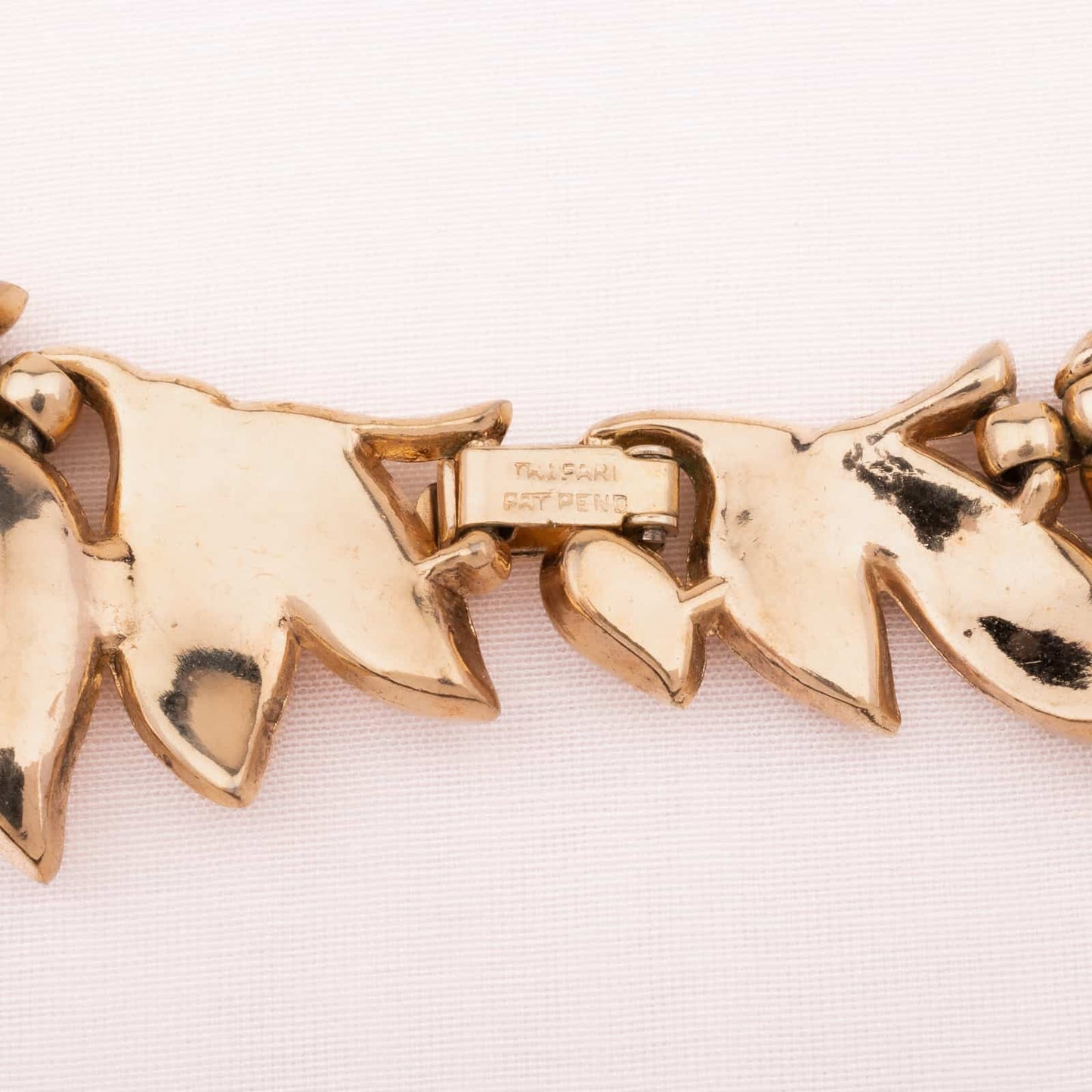 Trifari-Halskette-vergoldetes-Blätter-Collier-Signatur