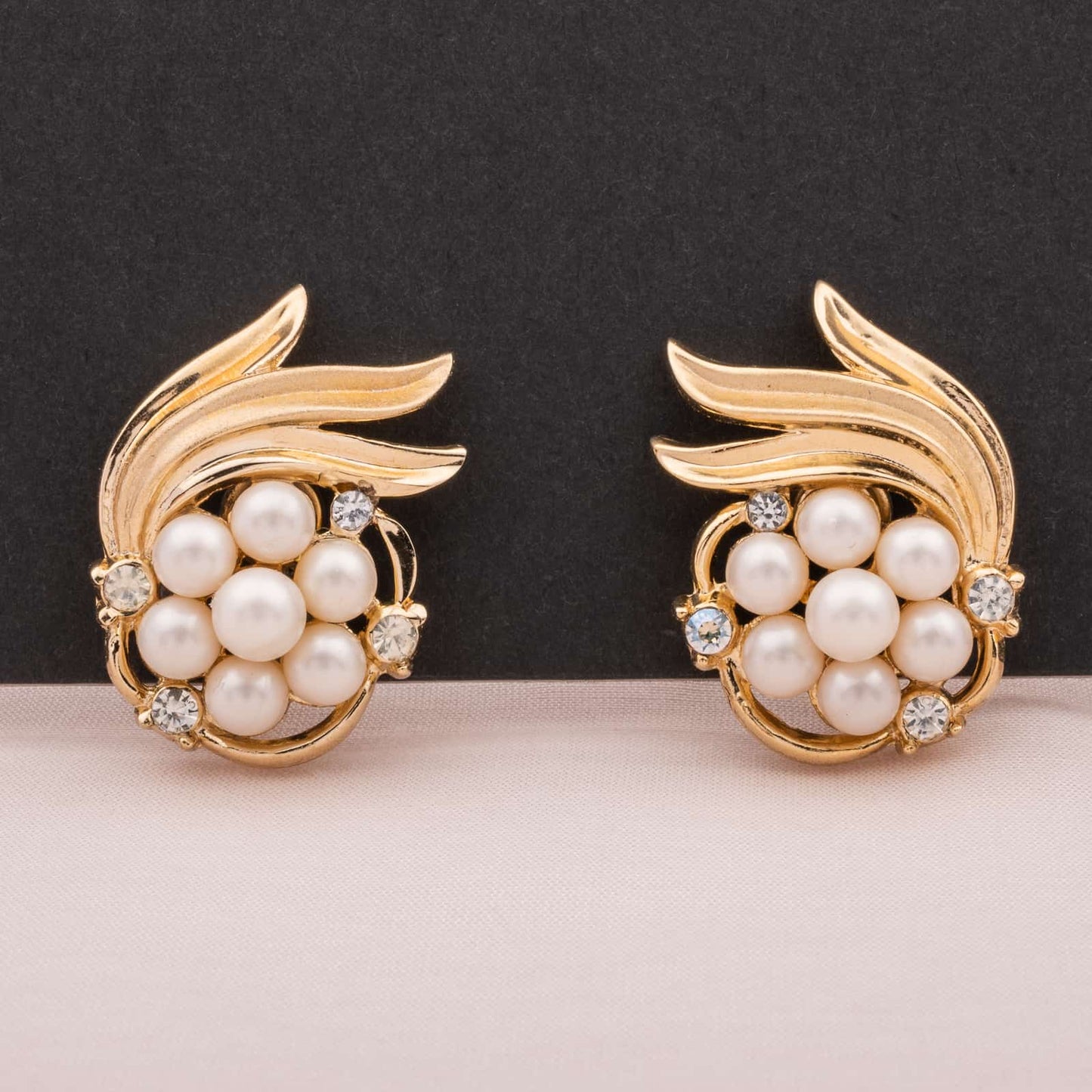 Trifari-Perlen-Strass-Ohrclips-60s