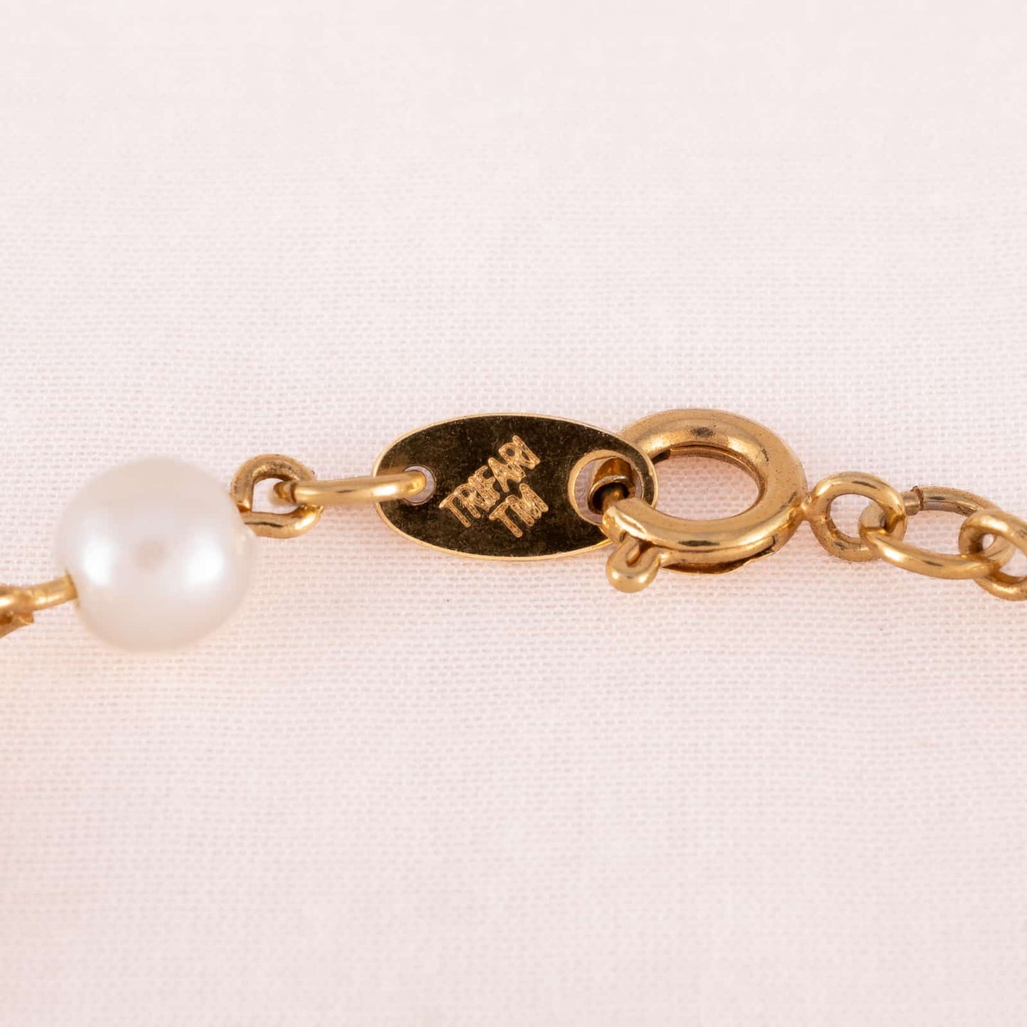 Trifari-Armband-vergoldete-Herz-Perlen-Signatur