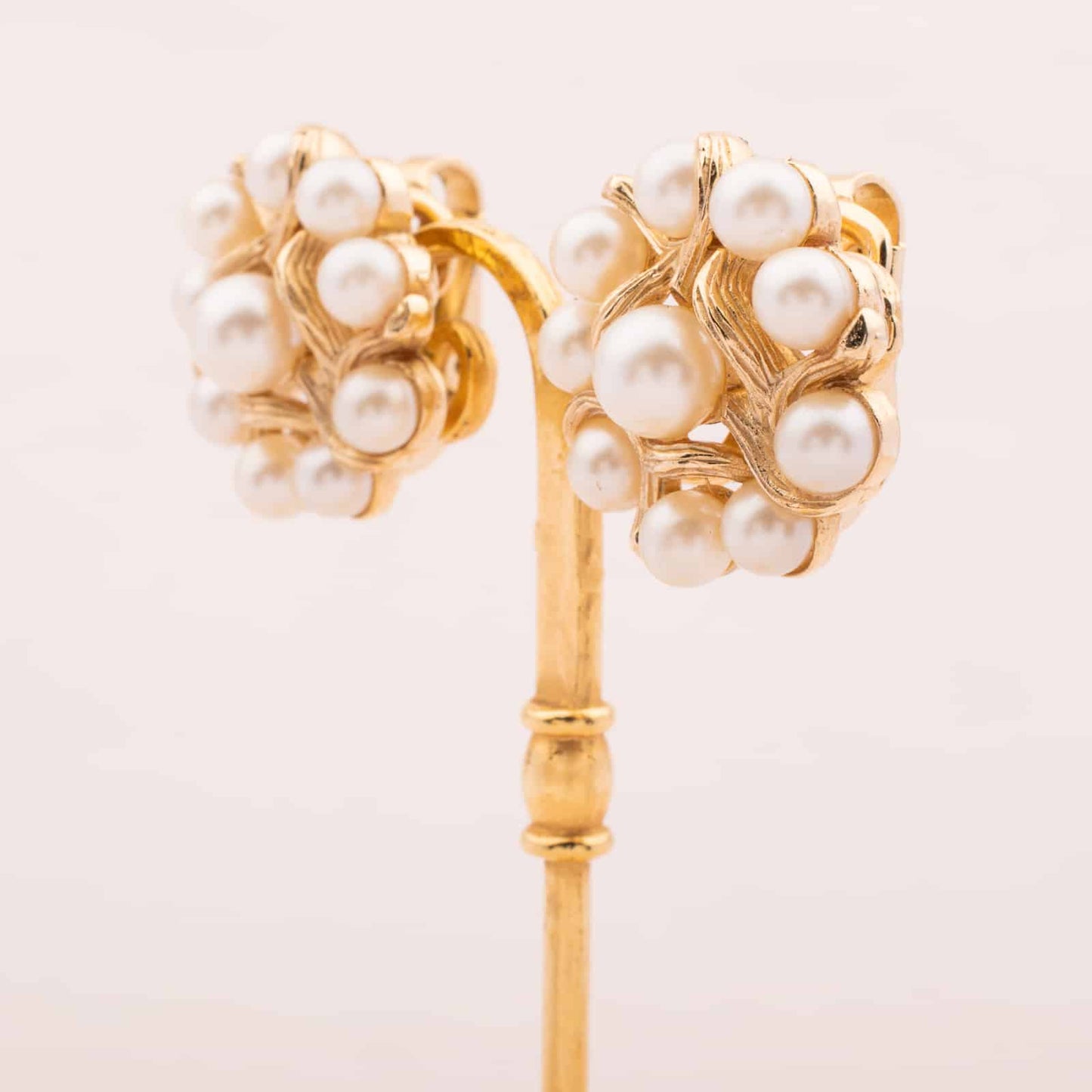 Trifari-Perlen-Ohrclips-floral-60s