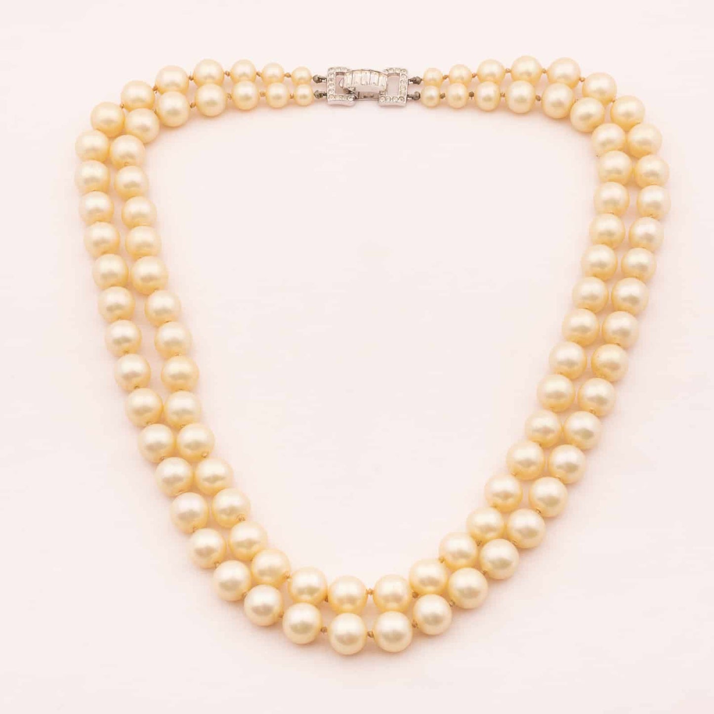Trifari-Perlenkette-zweireihig-mit-Strass-Verschluss-40s-50s