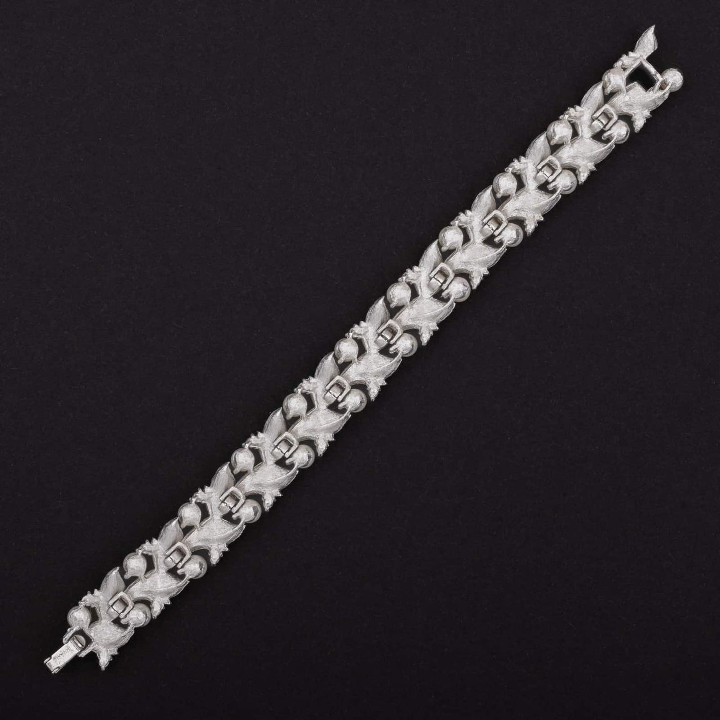 Trifari-silberfarbenes-Armband-Rückseite