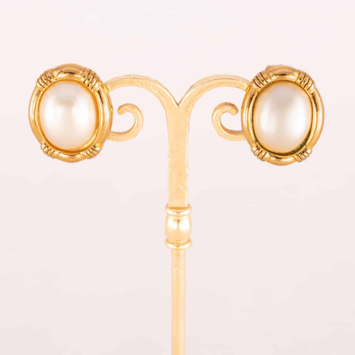 Trifari-ovale-Vintage-Perlen-Ohrclips