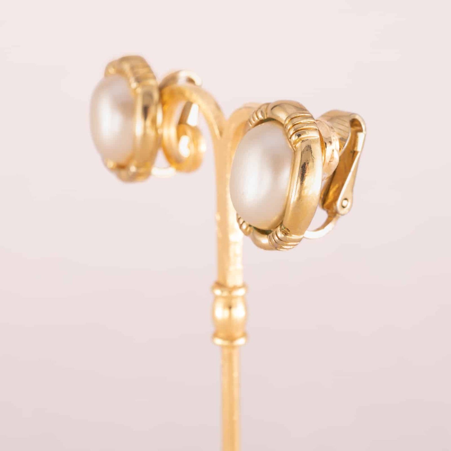 Trifari-ovale-Vintage-Perlen-Ohrclips