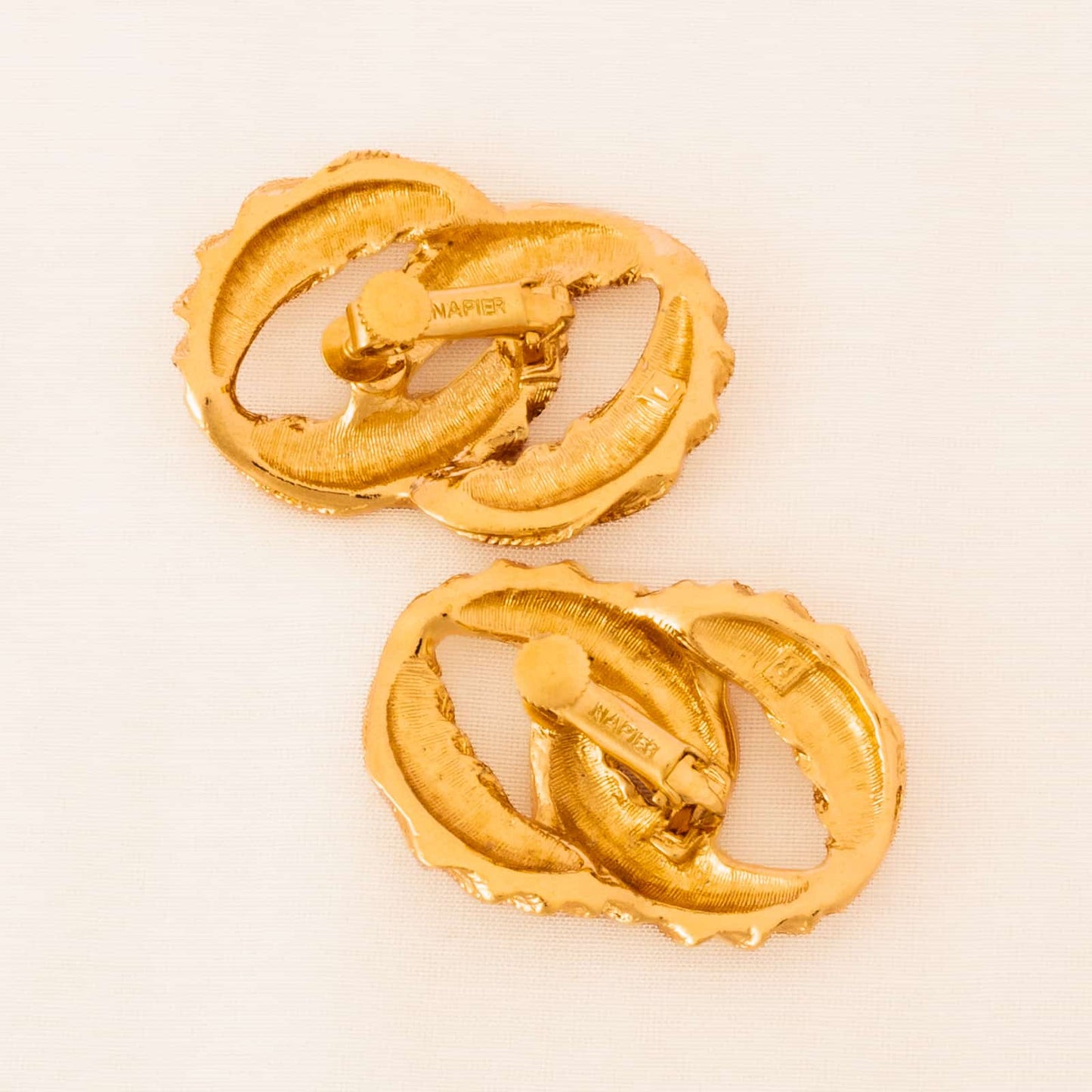 Napier-vergoldete-Kettenglieder-Ohrclips-Rückseiten-Signatur