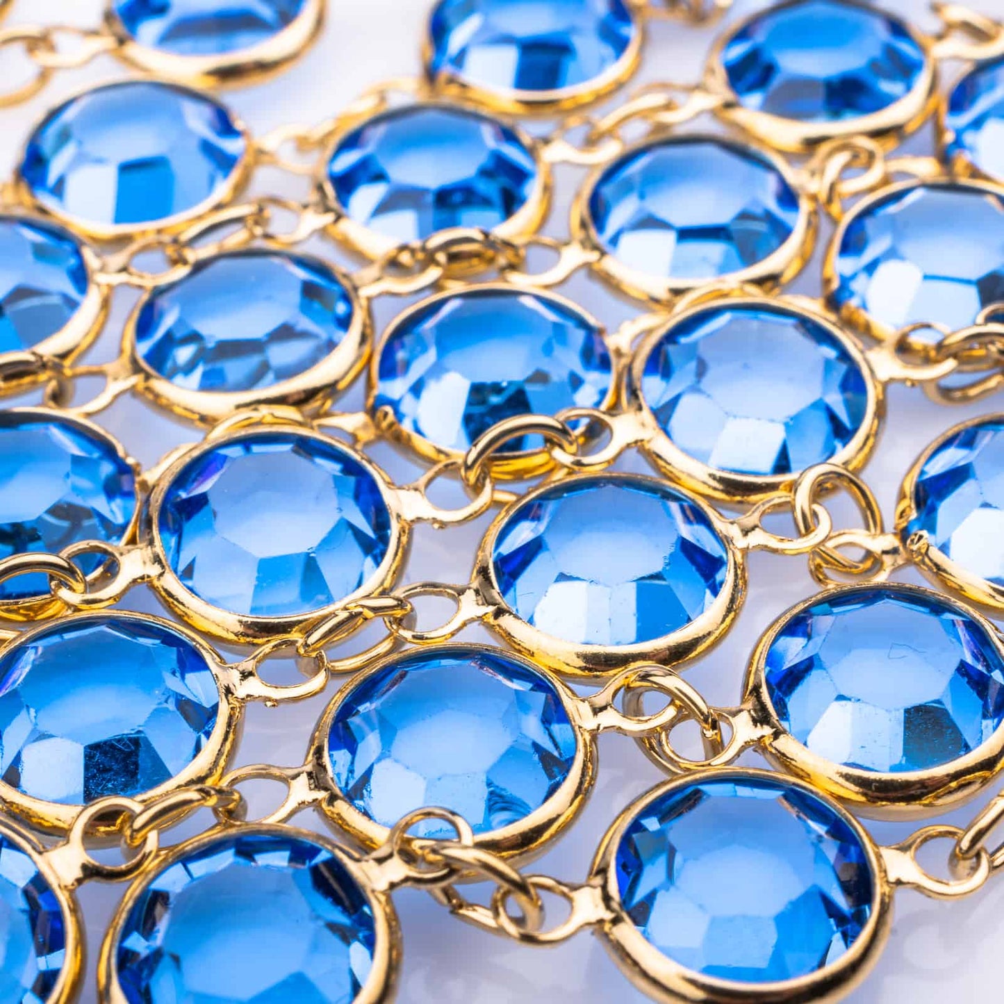 Swarovski-blaue-Halskette-mit-runden-Kristallen