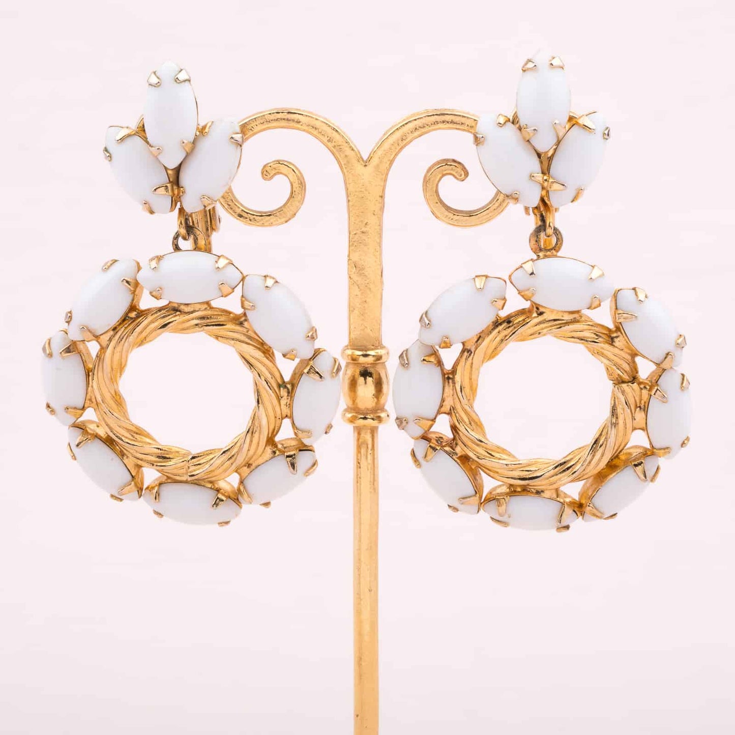 Weiss-Vintage-Ohrringe-aus-Milchglas