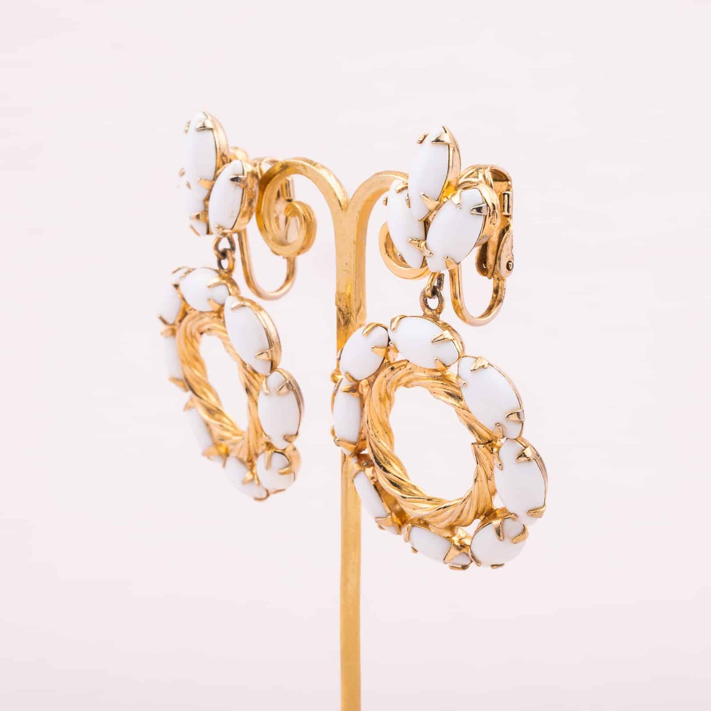 Weiss-Vintage-Ohrringe-aus-Milchglas