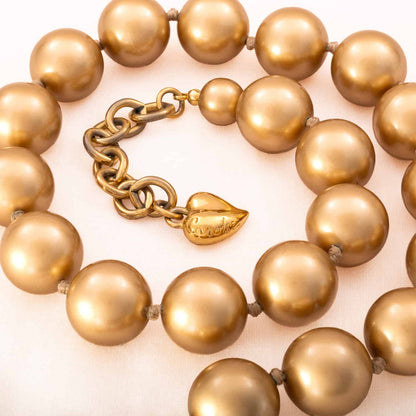 Carolee-Perlenkette-große-Perlen-gold-beige-Herz-Signatur