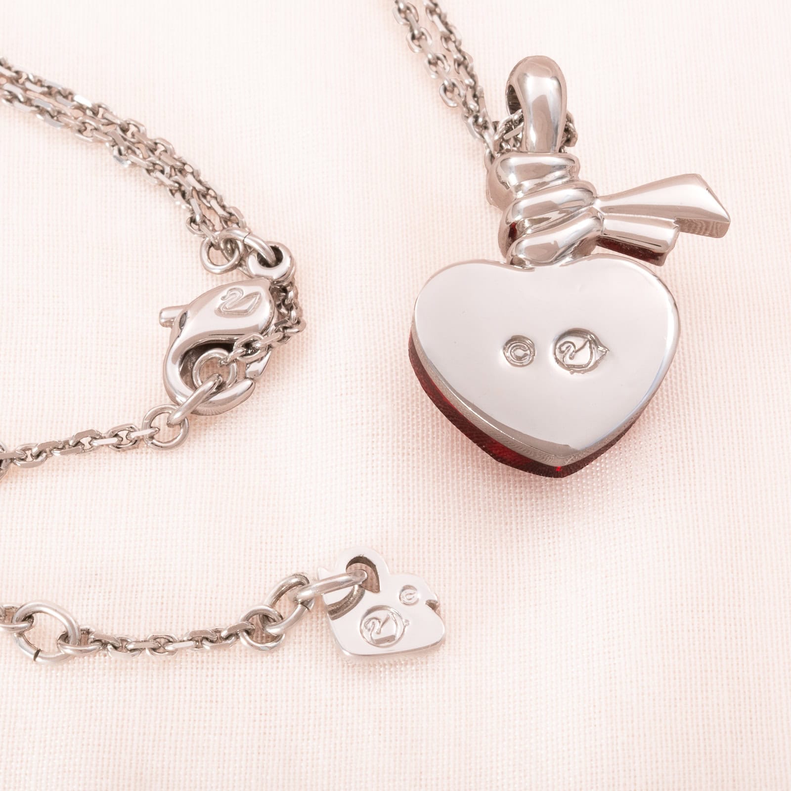 Swarovski-Halskette-silberfarben-Herzanhänger-Rückseite-Schwan-Signatur
