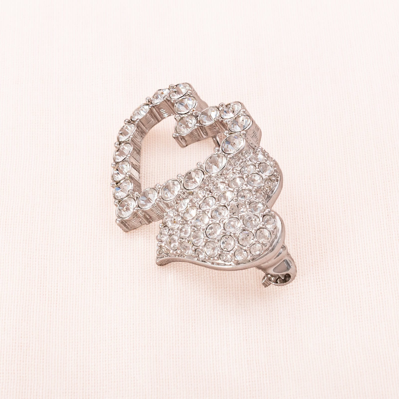 Swarovski-Brosche-Herz-silberfarben-Kristallbesetzt