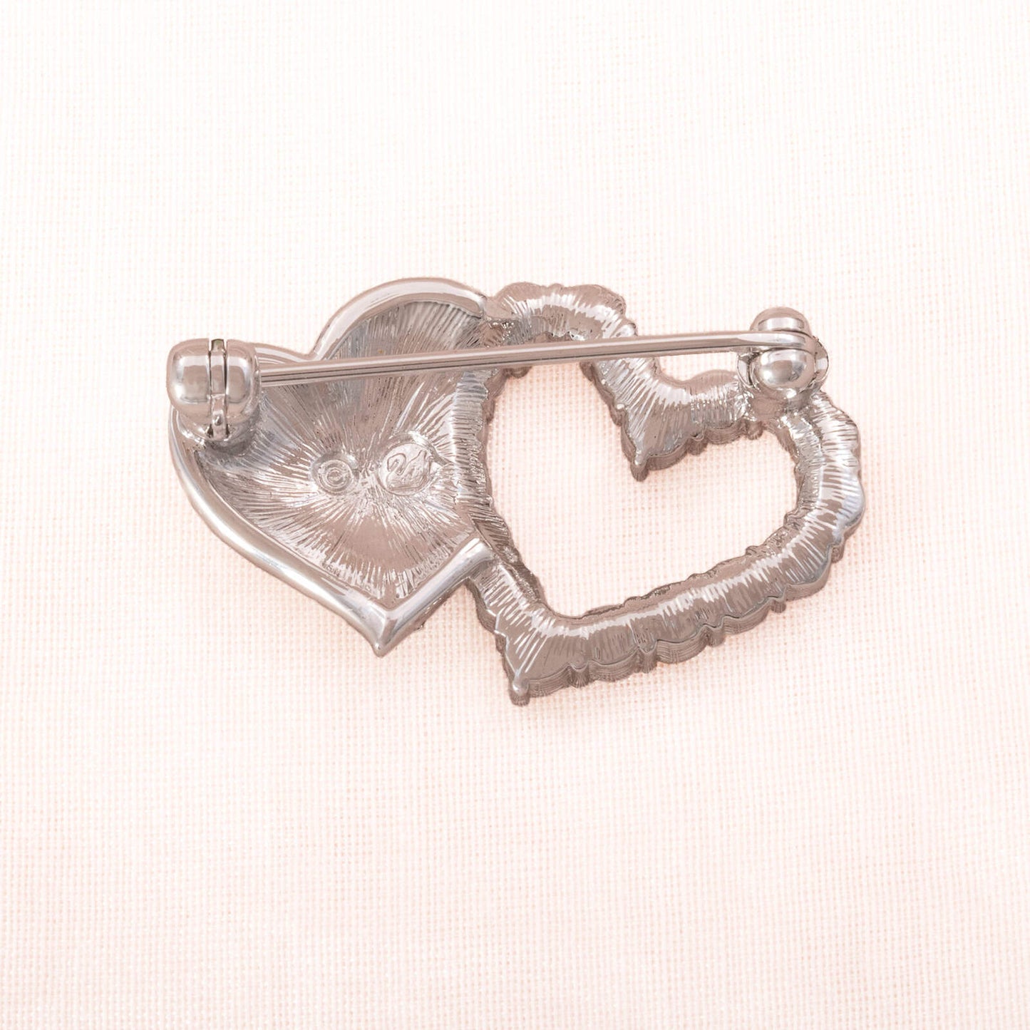 Swarovski-Brosche-Herz-silberfarbene-Rückseite-Schwan-Signatur