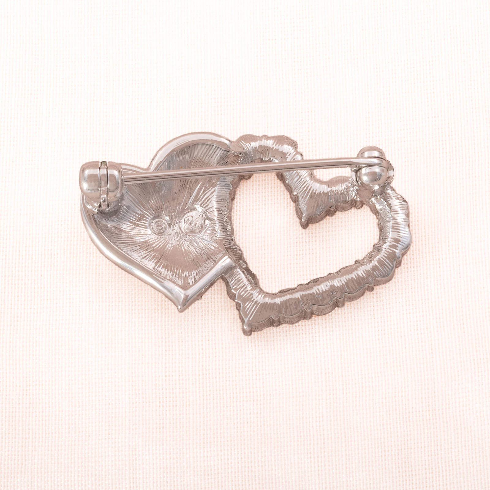 Swarovski-Brosche-Herz-silberfarbene-Rückseite-Schwan-Signatur