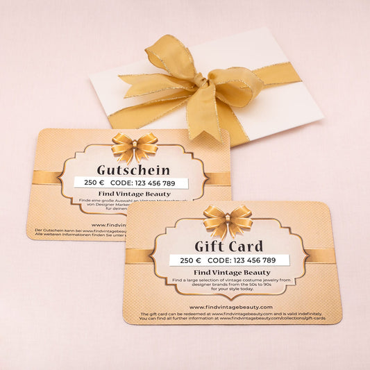 Gutschein-Gift-Card-250€-im-Umschlag-mit-goldener-Schleife