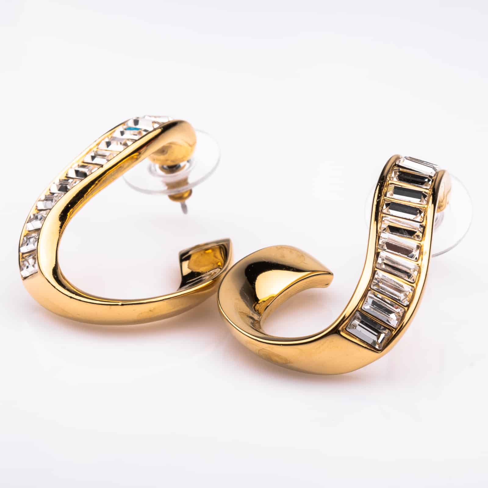 Swarovski-Ohrringe-vergoldete-geschwungene-Kreolen-Kristalle-Baguetteschliff