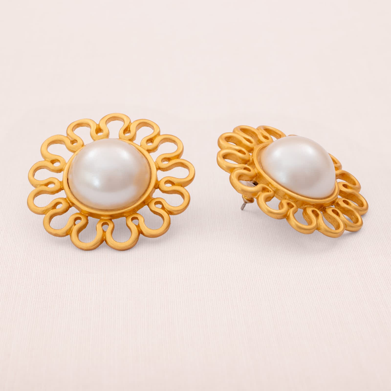 Anne-Klein-Vintage-Ohrringe-große-Perlen-matt-vergoldete-Blumen