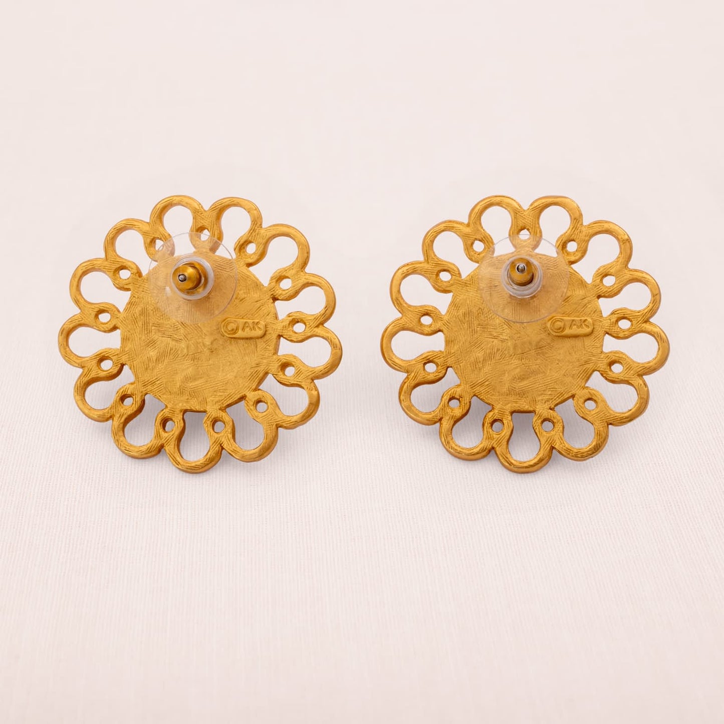 Anne-Klein-Vintage-Ohrringe-matt-vergoldete-Blumen-Rückseiten-signiert