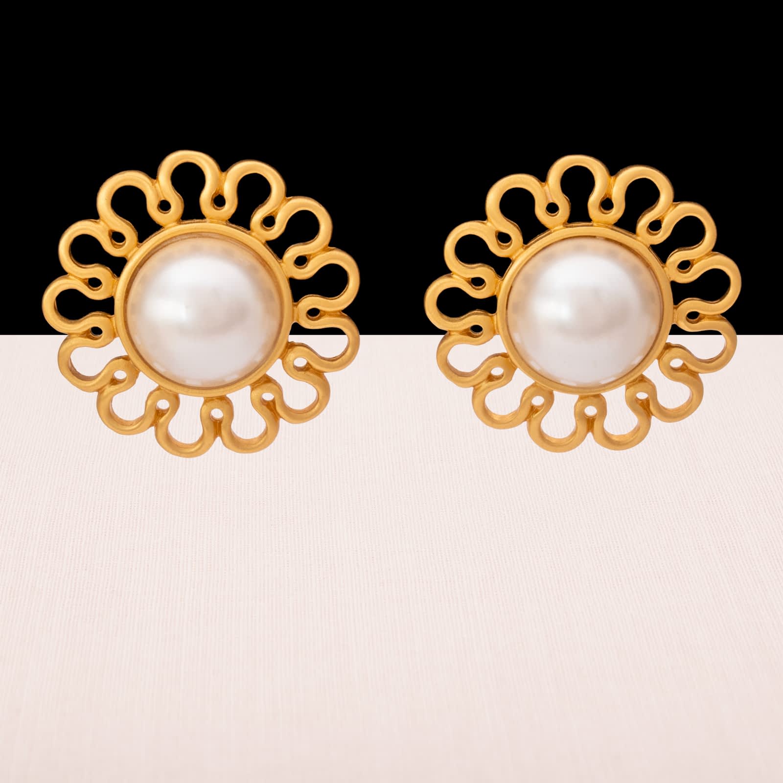 Anne-Klein-Vintage-Ohrringe-große-Perlen-matt-vergoldete-Blumen