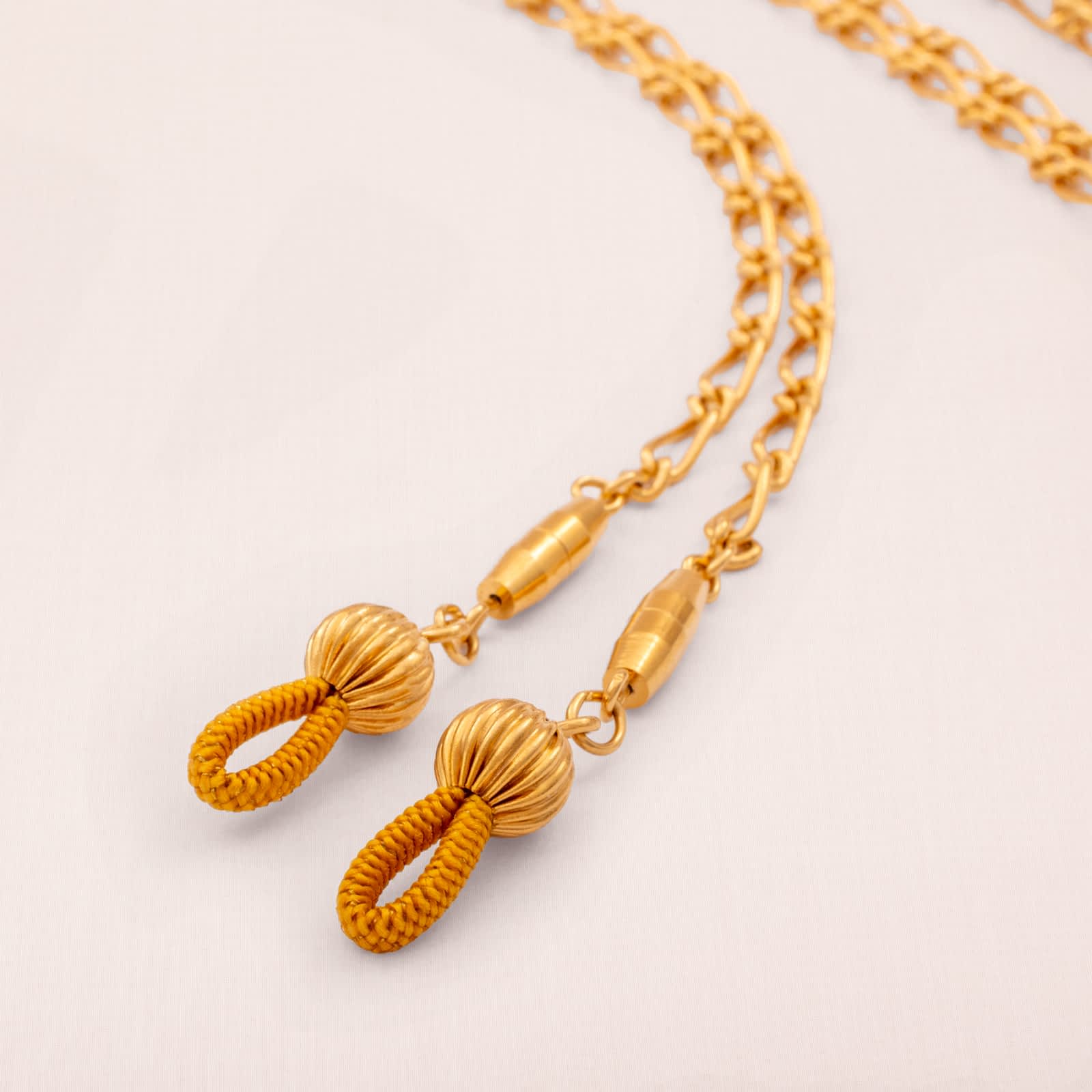 Avon-Vintage-Brillenkette-vergoldet-Schlaufenenden