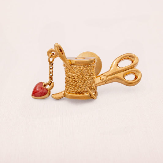 Avon-Vintage-Pin-Schneider-Brosche-Nadel-Faden-Schere-vergoldet