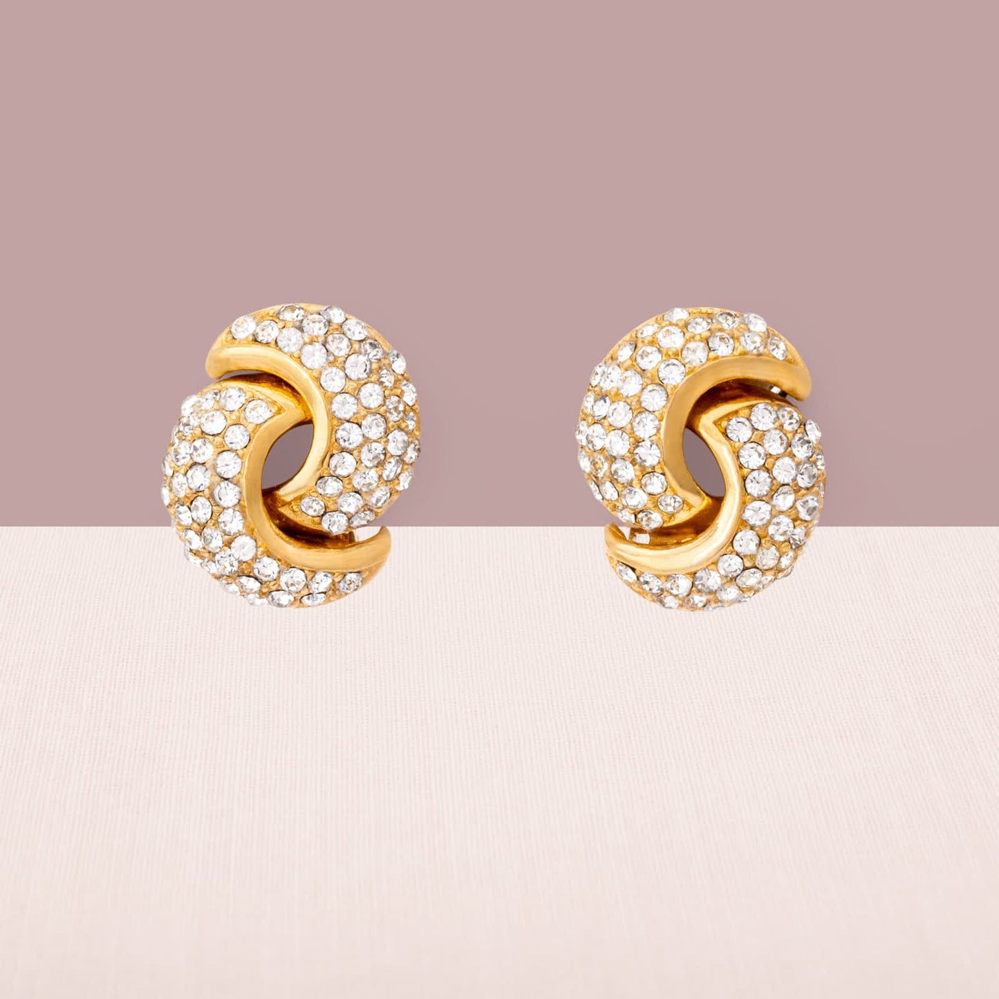 Christian-Dior-Ohrclips-vergoldet-Kristallbesetzt-Knoten-Design