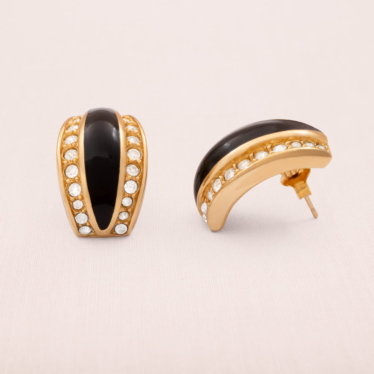 Christian-Dior-Ohrringe-Halbkreolen-vergoldet-schwarze-Emaille-Kristalle