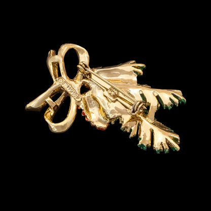 Gerrys-weihnachtliche-Brosche-Tannenzweig-hellgoldfarben-Rückseite-signiert