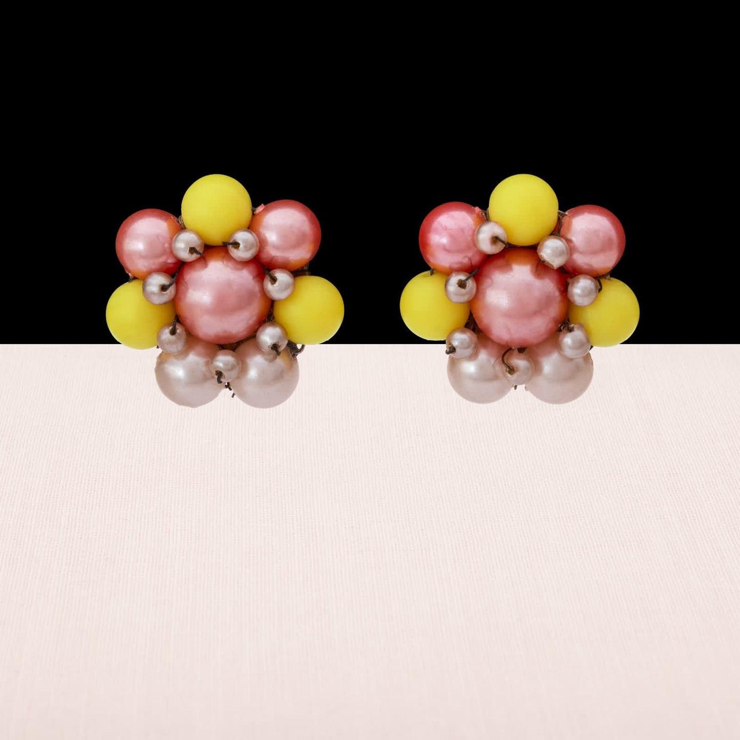 Japan-Vintage-Ohrclips-Perlen-rosa-gelb-Cluster-Design-1950er