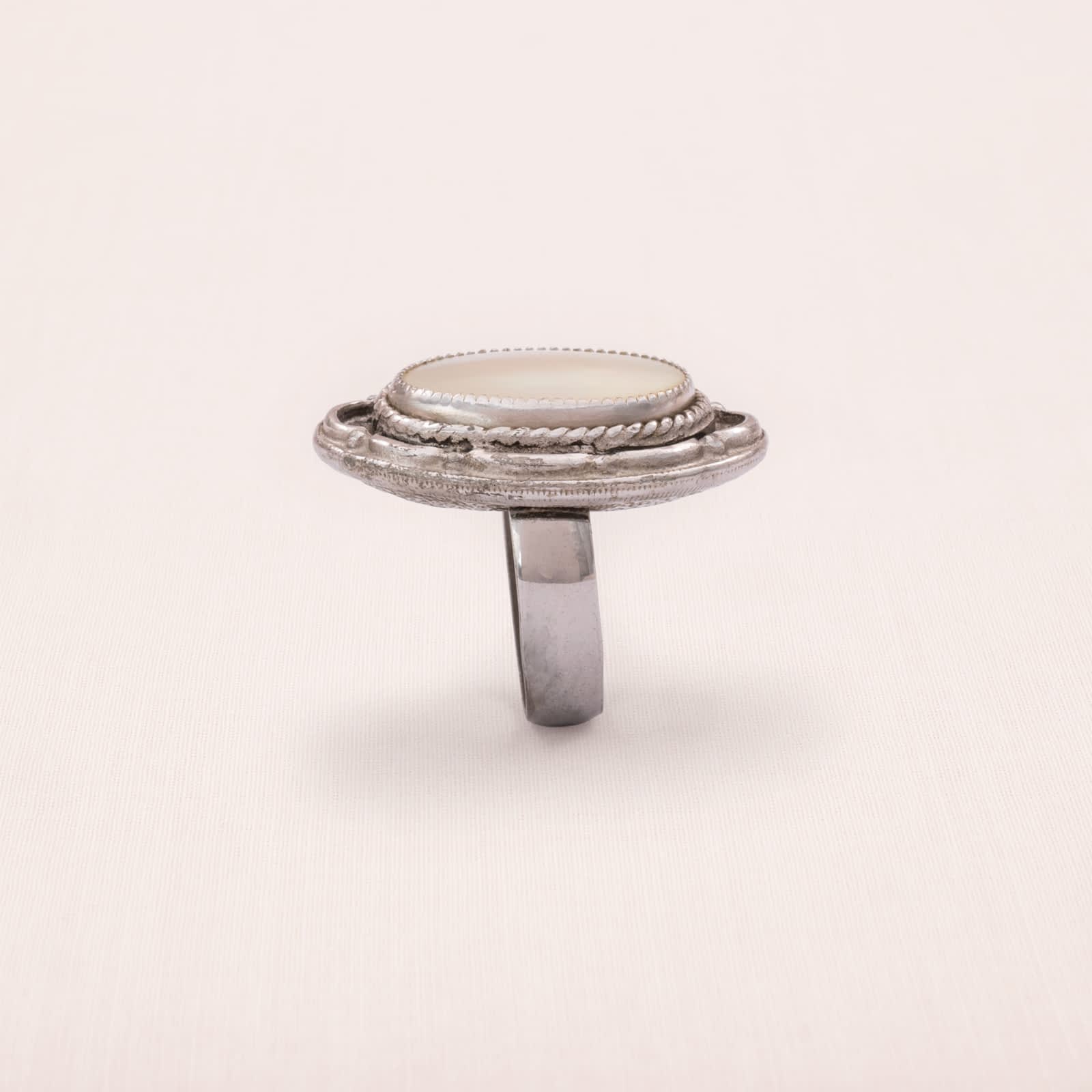 Judy-Lee-Ring-versilbert-Perlmutt-oval-Antik-Revival-1970er