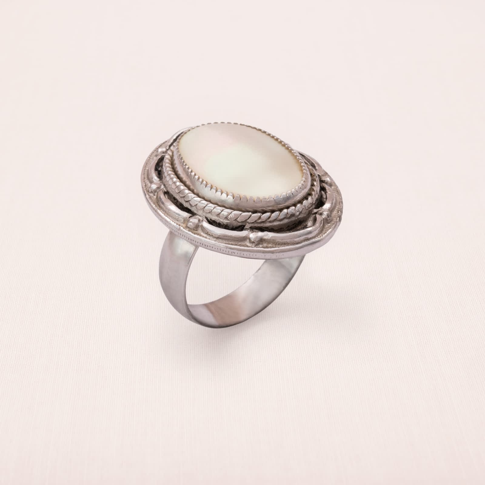 Judy-Lee-Ring-versilbert-Perlmutt-oval-Antik-Revival-1970er