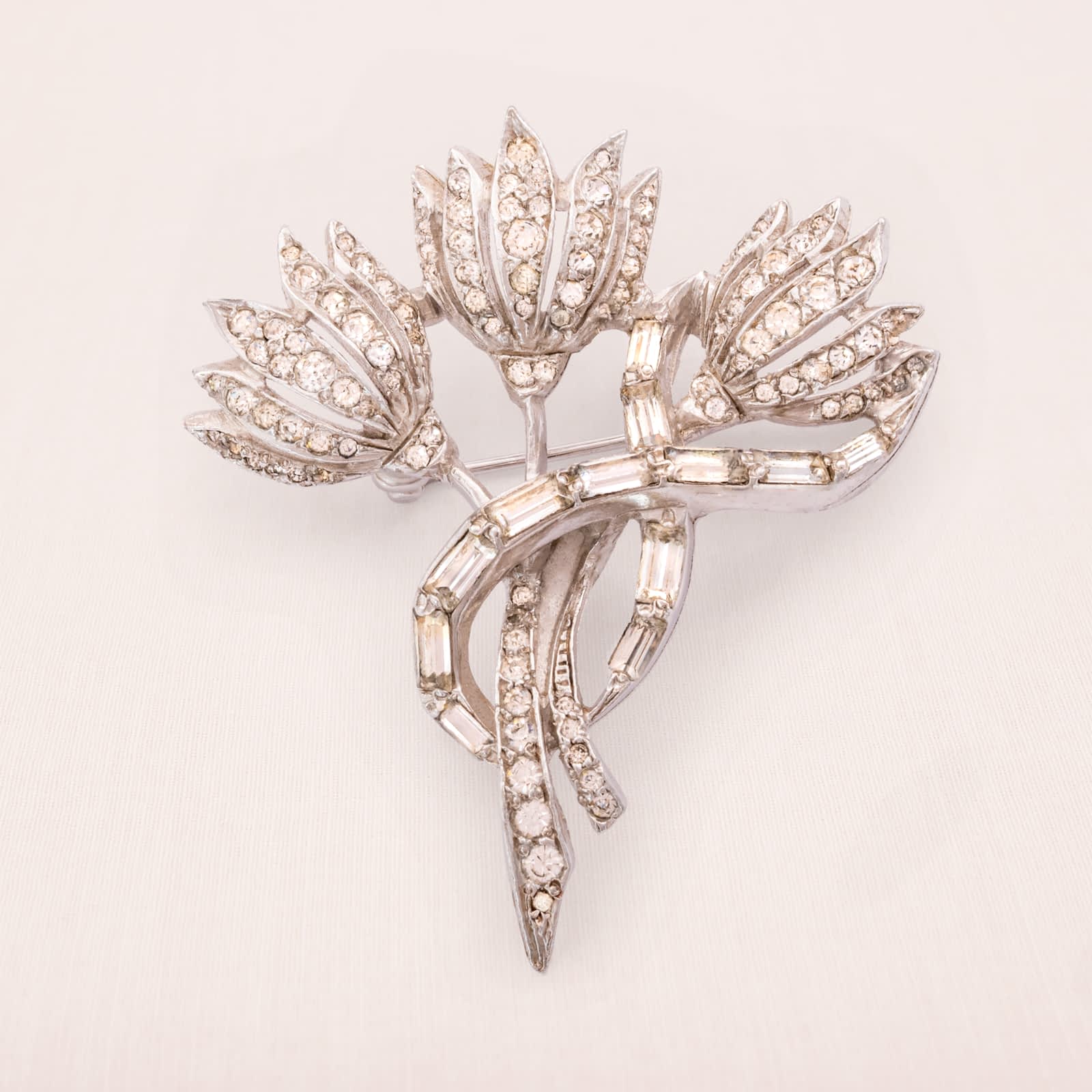 Keyes-Brosche-Strass-florales-Design-1960er-Jahre