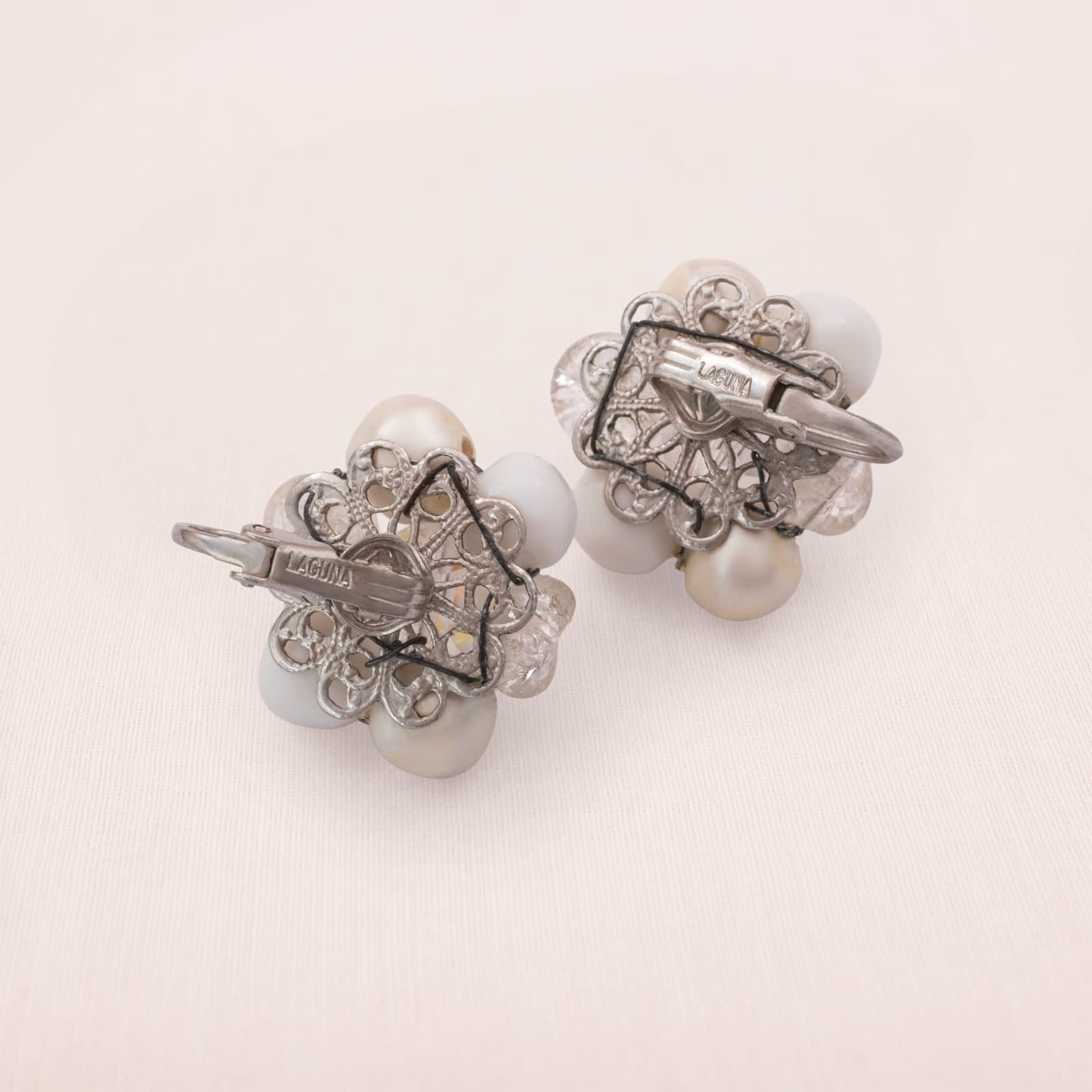 Laguna-Ohrclips-1950er-Cluster-Perlen-handgefertigt-Rückseiten-sgniert