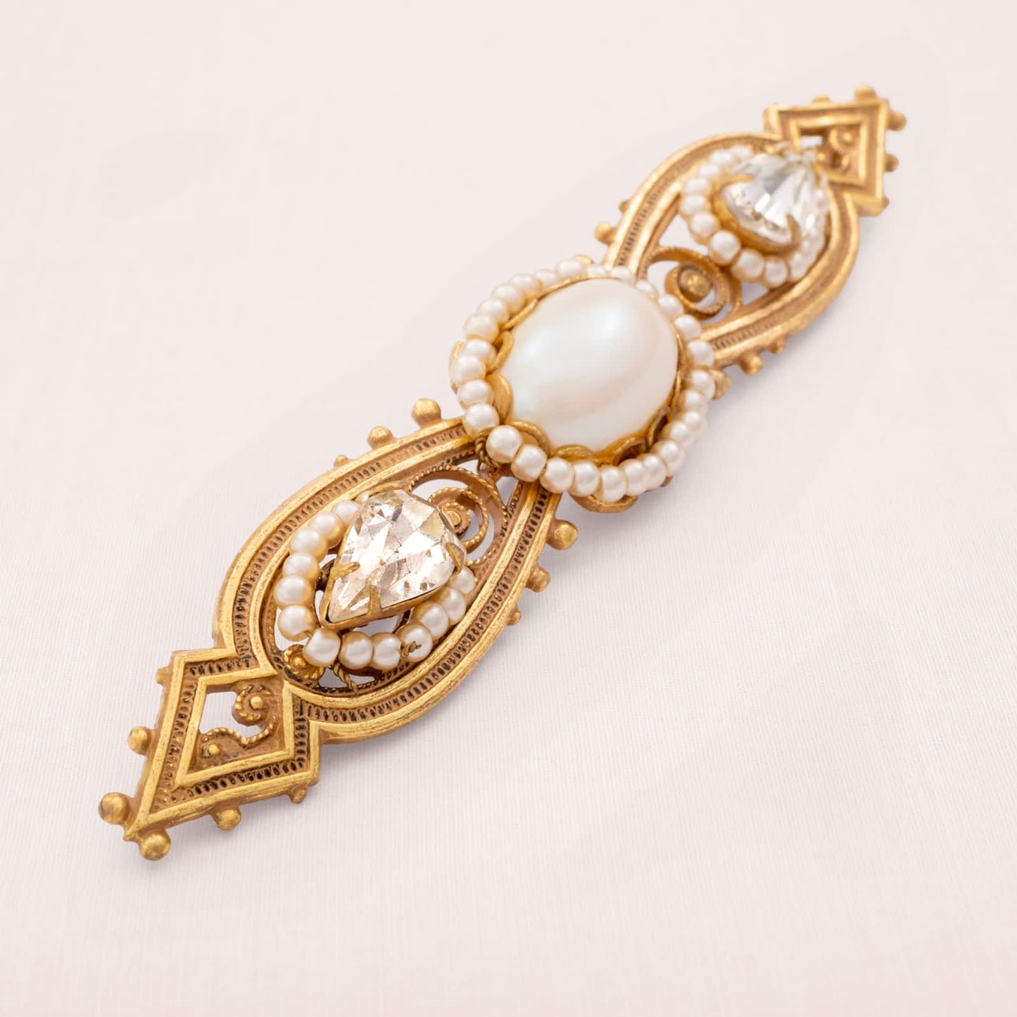 Miriam-Haskell-Brosche-vergoldet-Perlen-Kristalle-Tropfenform-Antik-Revival